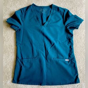 Figs casma three pocket scrub top